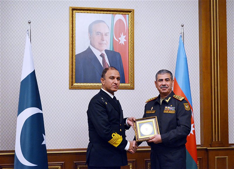 Министр обороны Азербайджана встретился с командующим ВМС Пакистана