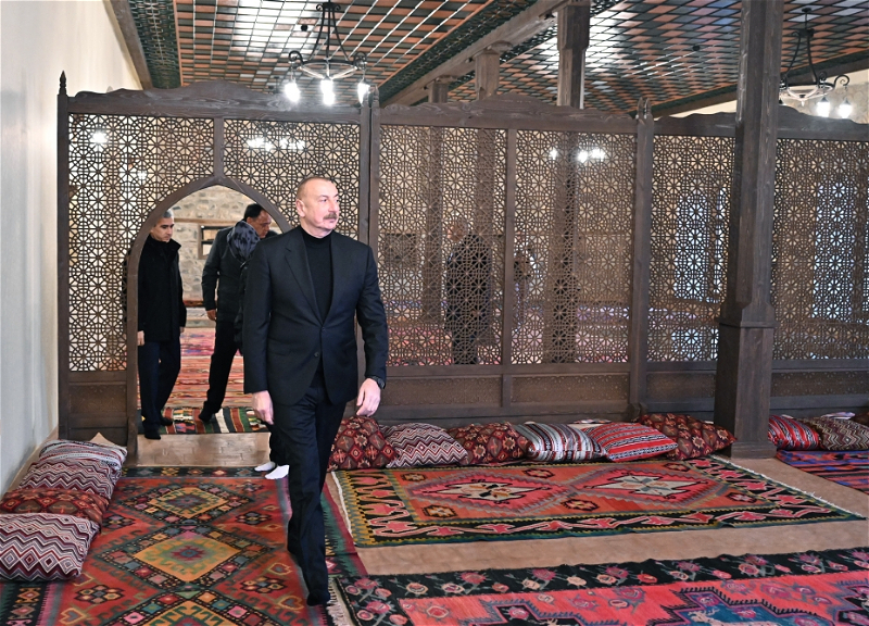Ильхам Алиев ознакомился в Шеки с реставрационными работами в комплексе Ханской мечети - кладбища - ФОТО