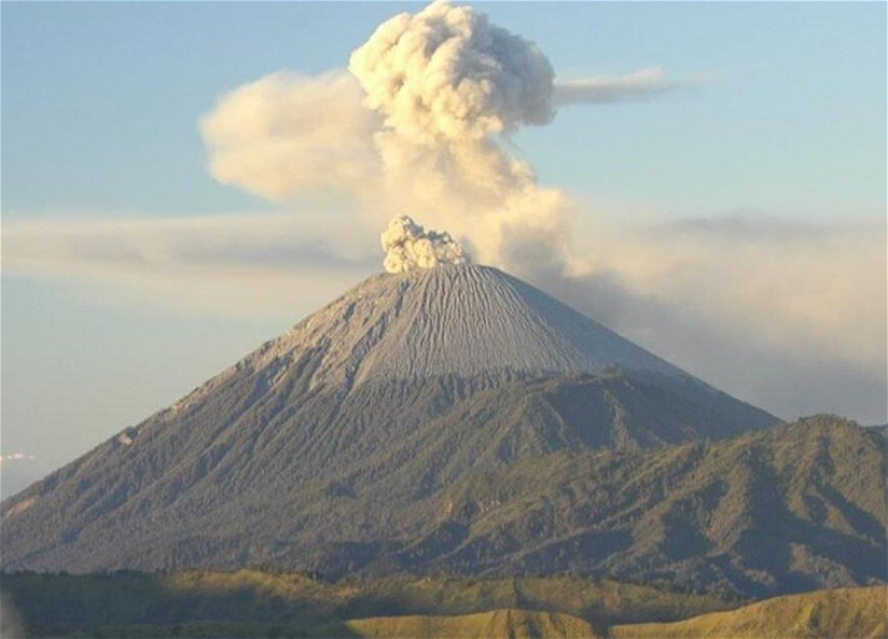 В Индонезии произошло извержение вулкана Семеру - ВИДЕО