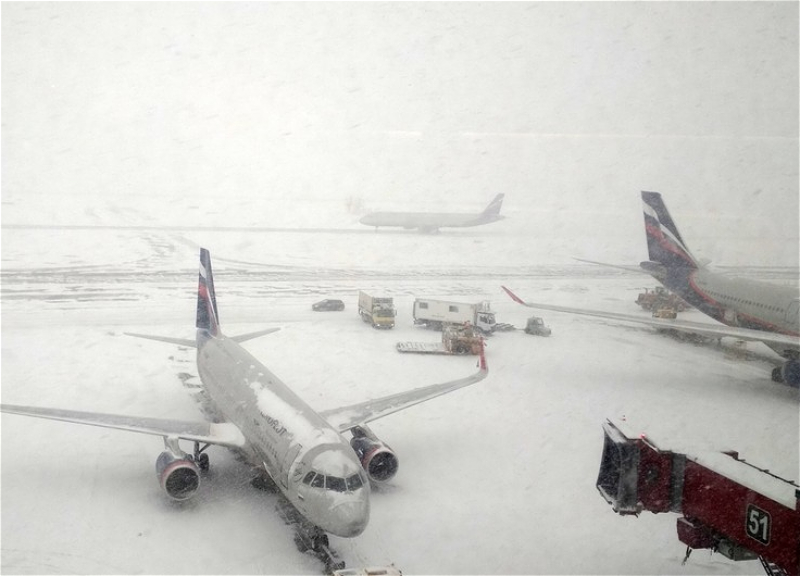 В Москве задержали десятки авиарейсов из-за сильного снегопада