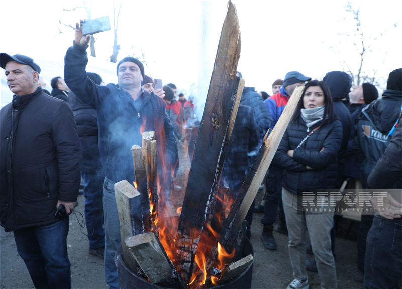 Участники акции протеста на дороге Шуша-Ханкенди решили переночевать в палатках - ФОТО