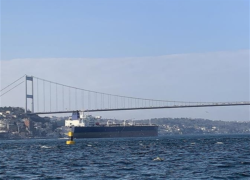 Через Босфор прошли 8 из 24 танкеров с сырой нефтью