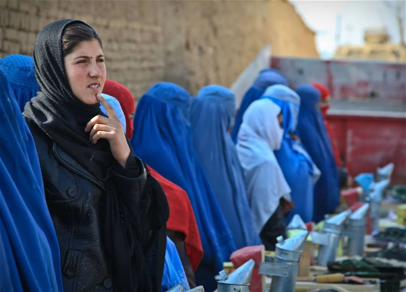 В Кабуле сотни женщин вышли на марш протеста из-за решения талибов запретить обучение девушек в вузах
