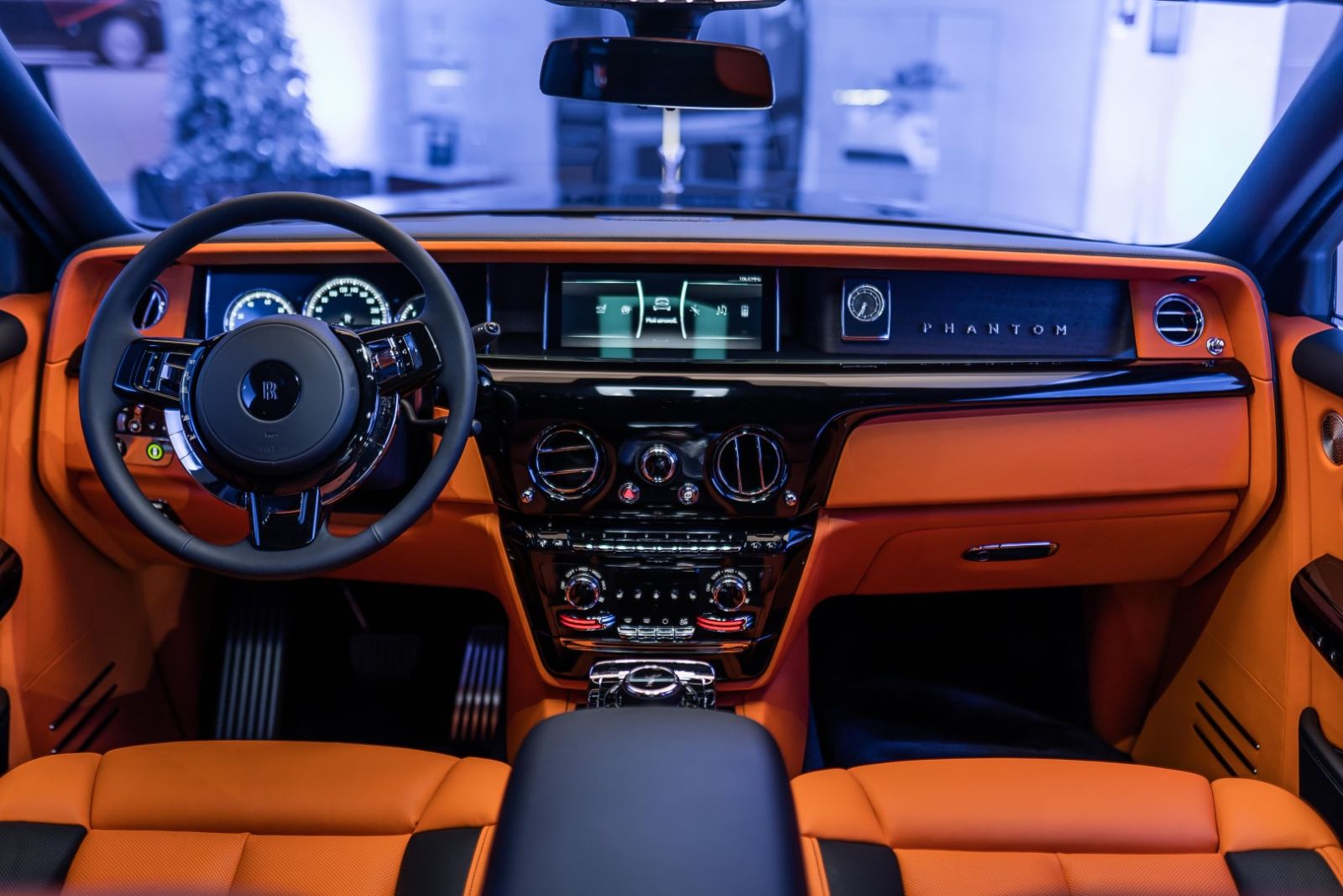 Шоу рум Rolls Royce
