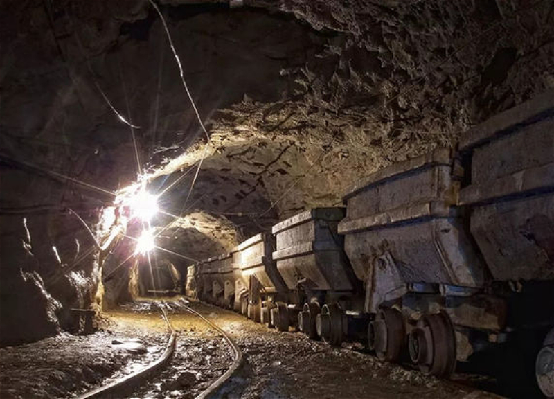 Из-за обрушения на золотом руднике в Китае оказались заблокированы 18 человек