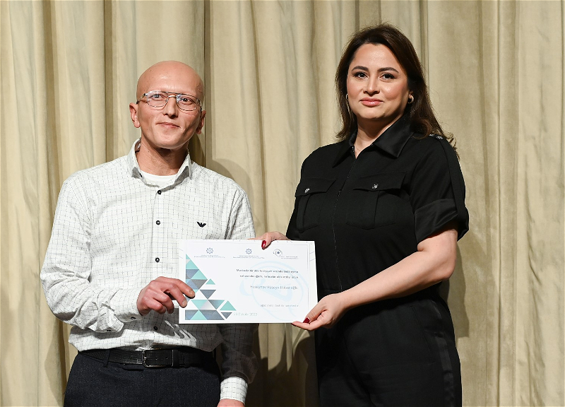 DOST İnklüziv İnkişaf və Yaradıcılıq Mərkəzində benefisiarlara sertifikat və avadanlıqlar təqdim olunub - FOTO