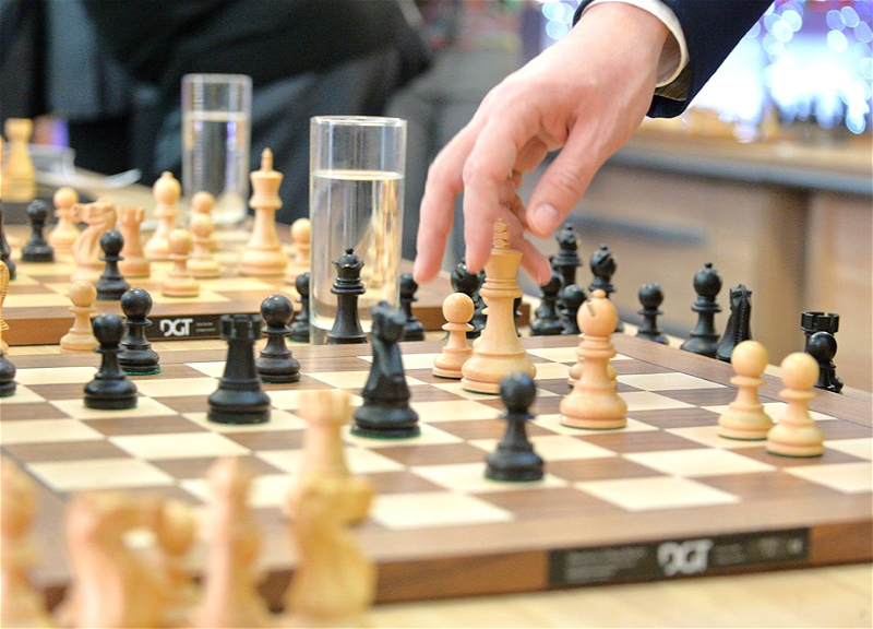 Азербайджанские шахматисты отстали от лидеров на чемпионате мира по блицу