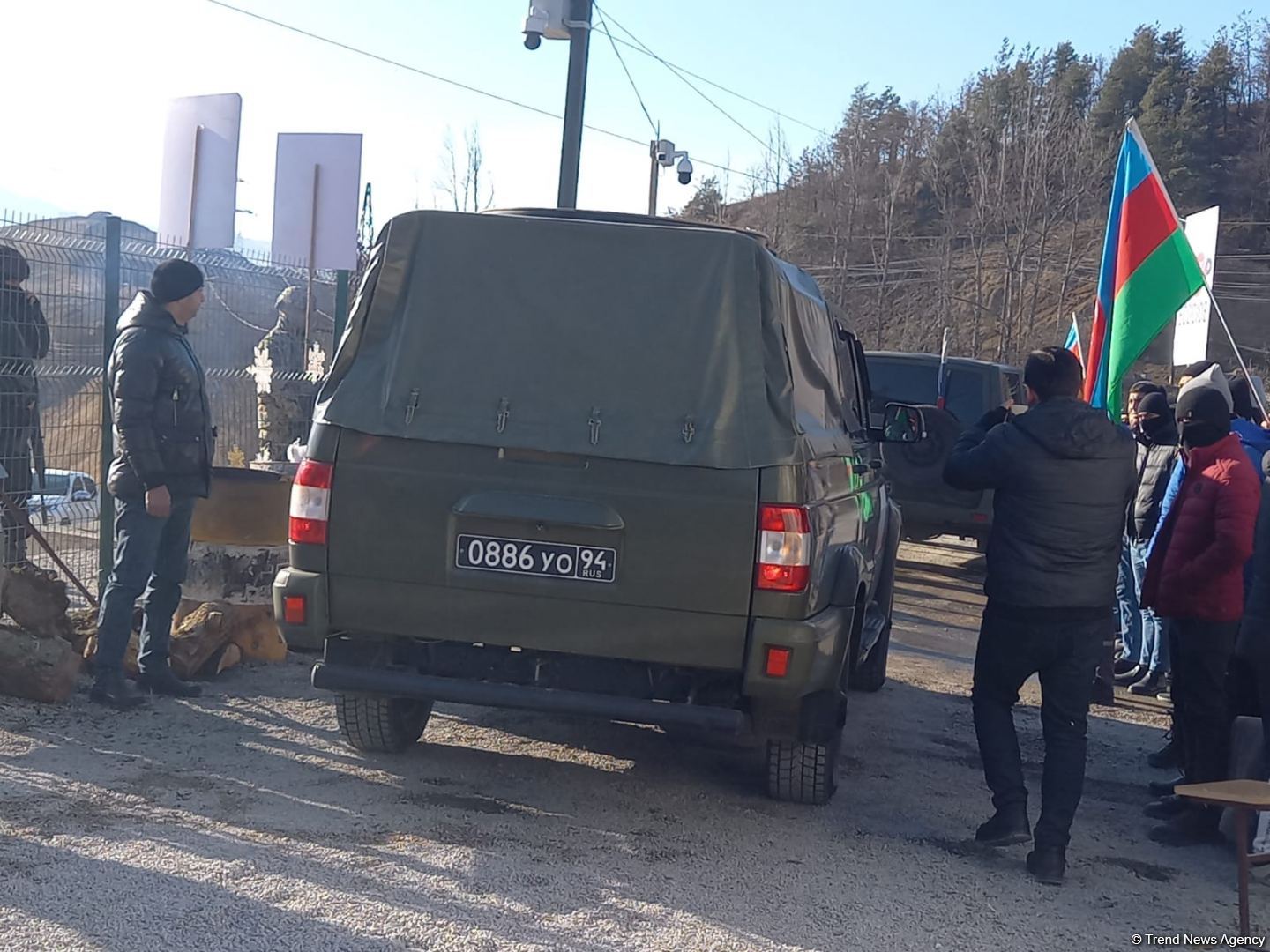 По Лачинской дороге беспрепятственно проехали автомобили миротворцев - ФОТО  | 1news.az | Новости