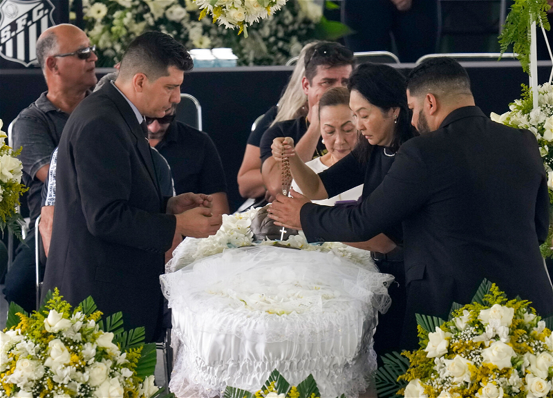 Похороны легенды. В Бразилии прощаются с Пеле - ФОТО