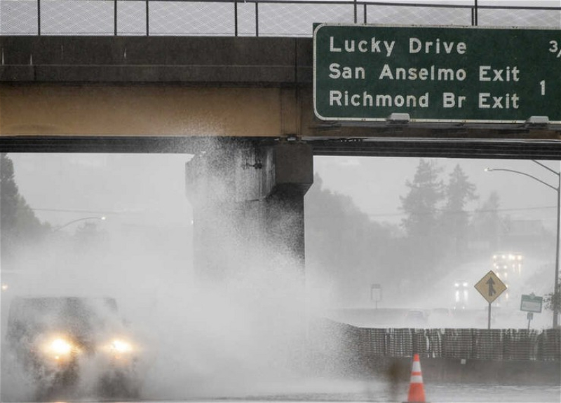 На Калифорнию обрушились мощный шторм и ливни