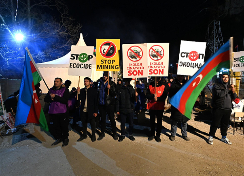 Акция протеста на дороге Ханкенди-Лачин продолжается и в вечерние часы - ФОТО - ВИДЕО - ОБНОВЛЕНО