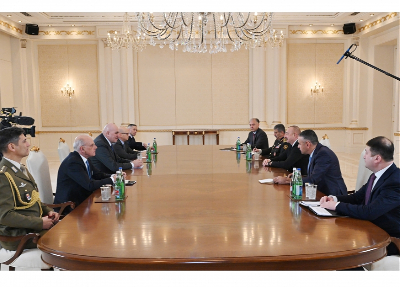Президент Ильхам Алиев принял министра обороны Италии