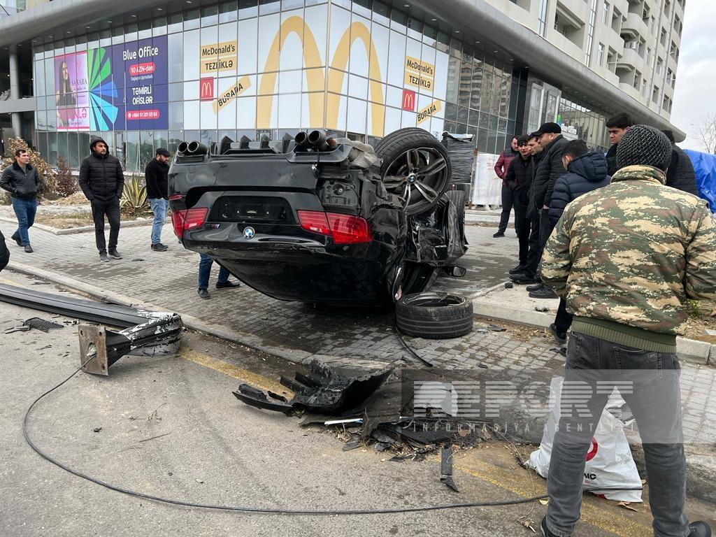 В Баку столкнулись два автомобиля, есть пострадавший - ФОТО | 1news.az |  Новости