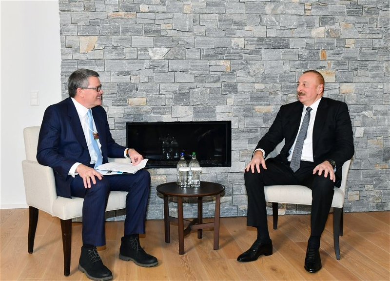 В Давосе состоялась встреча Ильхама Алиева с вице-президентом компании CISCO по глобальным инновациям - ФОТО