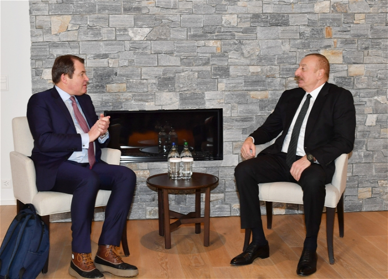 В Давосе состоялась встреча Ильхама Алиева с первым вице-президентом Европейского банка развития и реконструкции