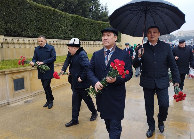 Посол Казахстана почтил память жертв трагедии 20 Января - ФОТО