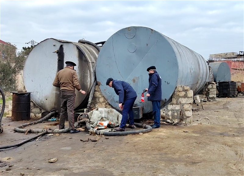 МЧС предотвратило незаконную продажу нефтепродуктов в Баку - ФОТО - ВИДЕО