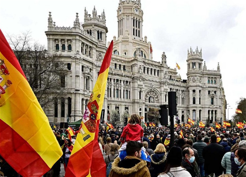 В Испании более 30 тыс. человек вышли на антиправительственную акцию протеста