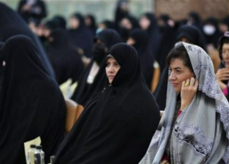 Двойное лицемерие, или Как Аннушка иранскую мечеть посещала
