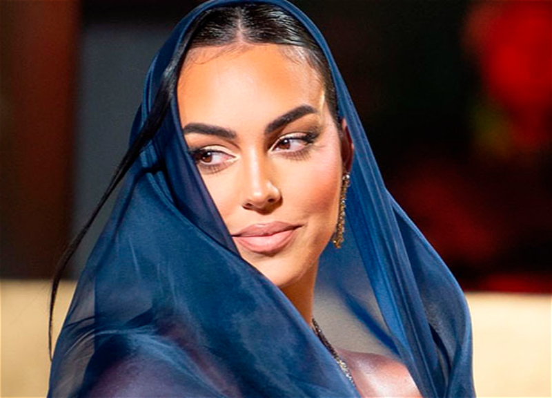 Девушка Роналду примерила на себя образ арабской жены - ФОТО