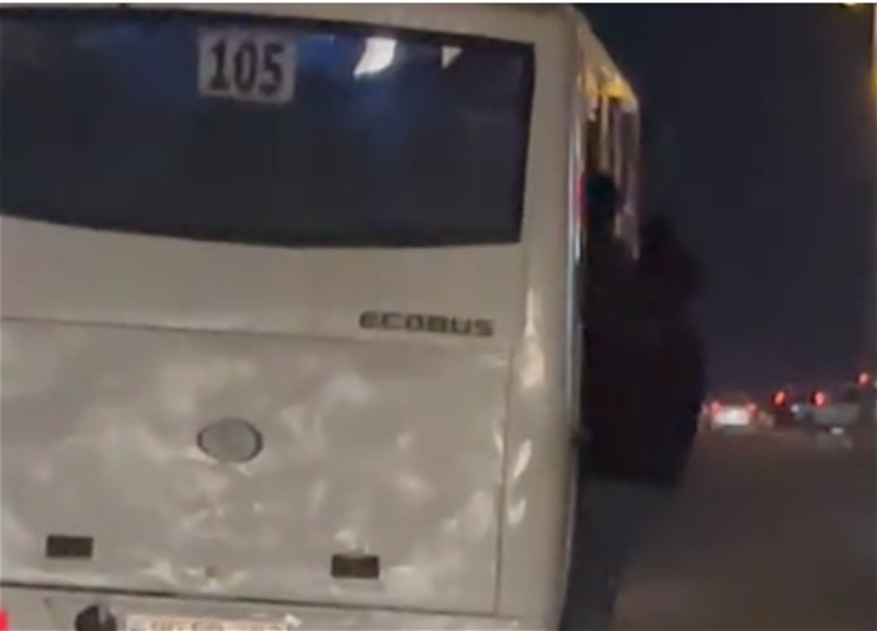 В Баку пассажиры автобуса подверглись опасности - ВИДЕО
