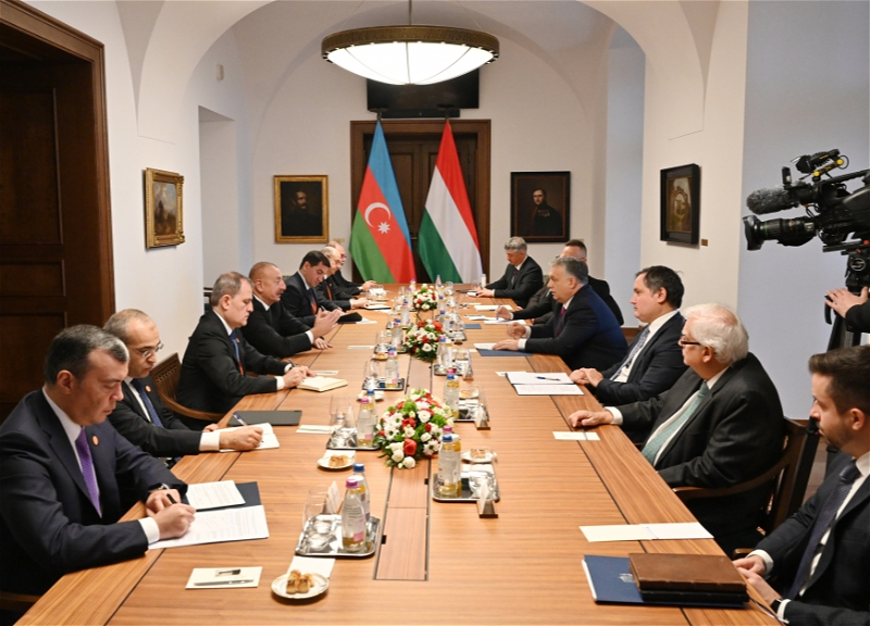 Ильхам Алиев и Виктор Орбан провели встречу в расширенном составе - ФОТО