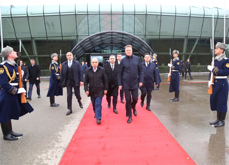 Завершился визит в Азербайджан Президента Румынии