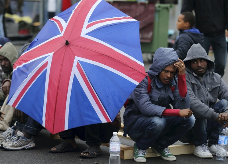 В этом году около 65 тыс. нелегальных мигрантов могут прибыть в Британию