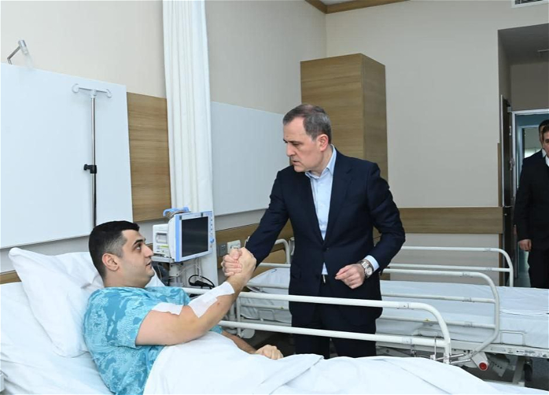 Джейхун Байрамов посетил пострадавших при атаке на посольство в Тегеране - ФОТО