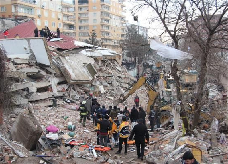 В Турции обрушилось здание реанимации больницы: сколько людей осталось под завалами, пока неизвестно – ФОТО