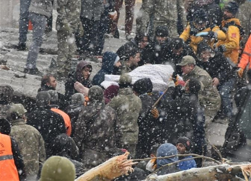 В Турции из-под завалов извлекли 47 человек