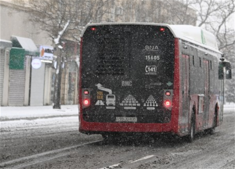 ИВ Баку рекомендует в снежную и морозную погоду пользоваться общественным транспортом
