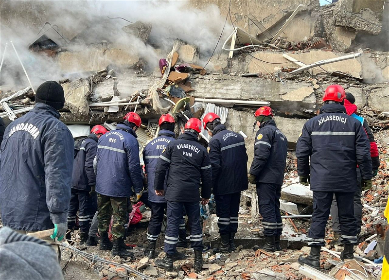 «Анадолу»: В Кахраманмараше работают около 900 спасателей из Азербайджана