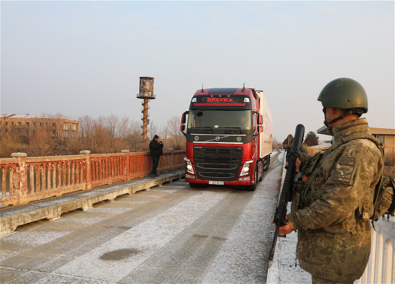 Распространены видеокадры доставки гуманитарной помощи в Турцию из Армении через границу, открытую спустя 35 лет - ФОТО - ВИДЕО