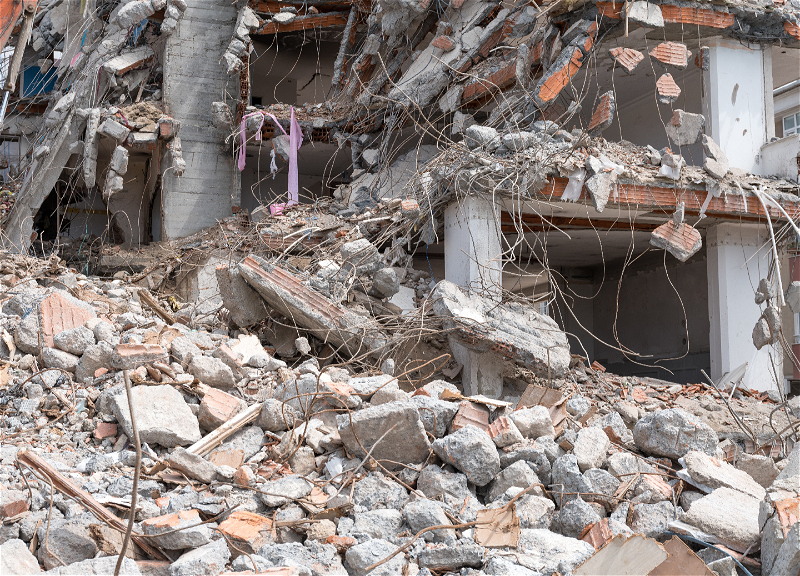 В Турции на девятые сутки после землетрясения нашли выжившего юношу