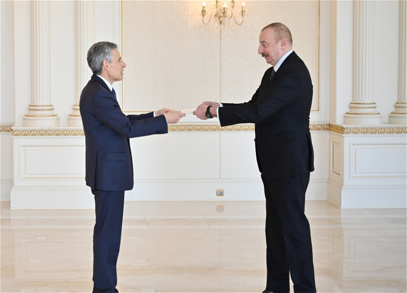 Ильхам Алиев принял верительные грамоты нового посла Сан-Марино в Азербайджане - ФОТО