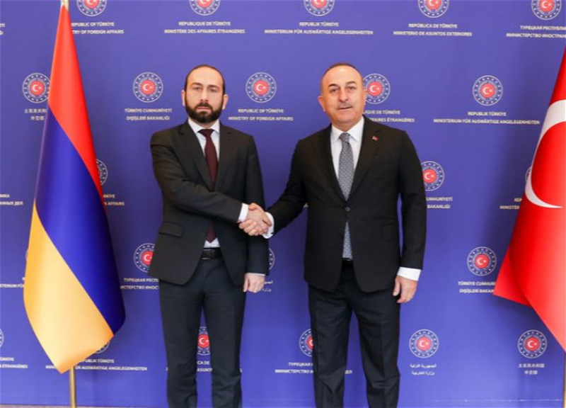 Мирзоян рассказал Чавушоглу о ходе работы над мирным договором с Азербайджаном