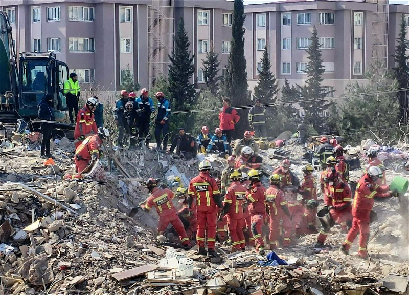 В поисково-спасательных работах в Турции участвуют спасатели из 82 стран