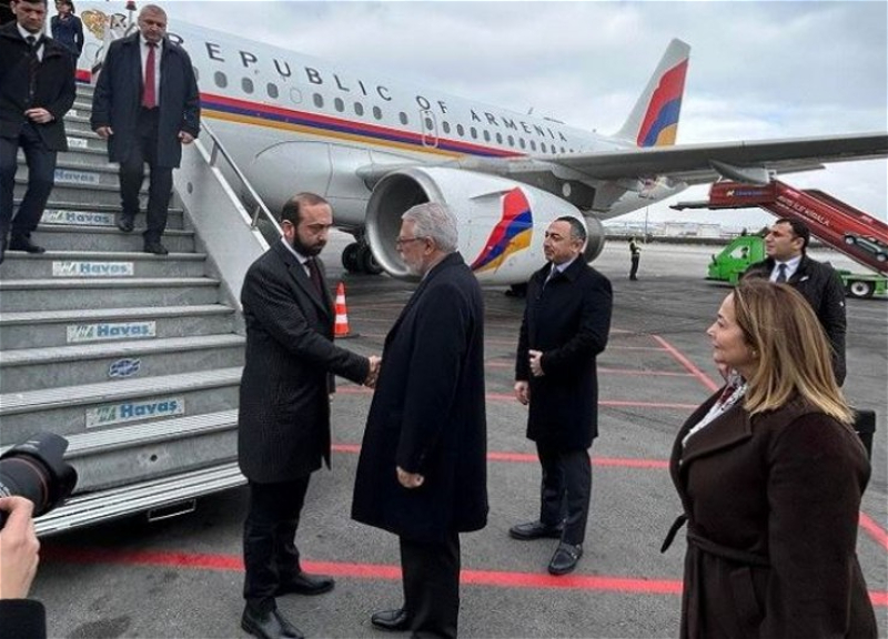 Глава МИД Армении прибыл в Турцию