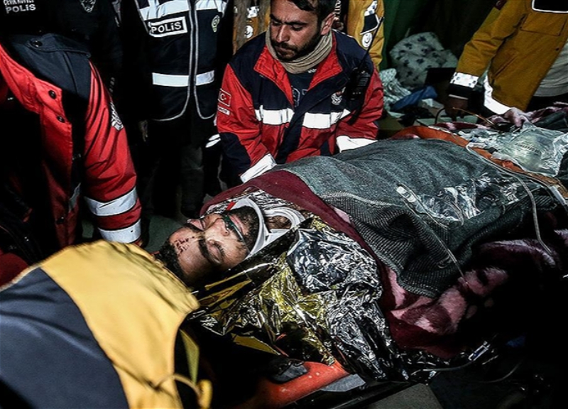 В Турции мужчину спасли из-под завалов спустя 278 часов - ВИДЕО