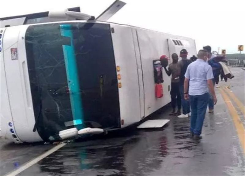 В Мексике перевернулся автобус с мигрантами, 17 человек погибли