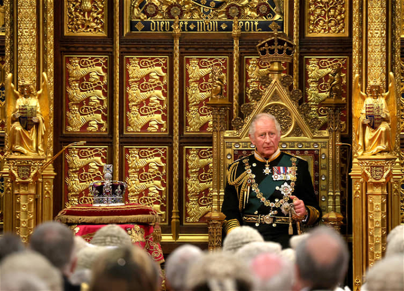 Зрители коронации Карла III впервые увидят древнейшую реликвию монархов Англии