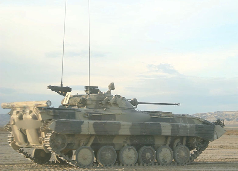 В Азербайджанской армии совершенствуются боевые навыки экипажей бронетехники - ВИДЕО