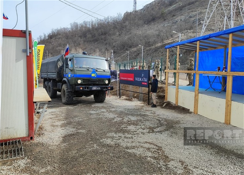По дороге Ханкенди-Лачин беспрепятственно проехал 71 автомобиль российских миротворцев