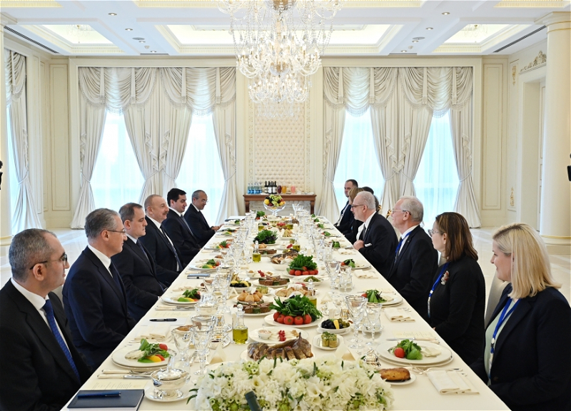 В ходе официального ланча состоялась встреча президентов Азербайджана и Латвии в расширенном составе