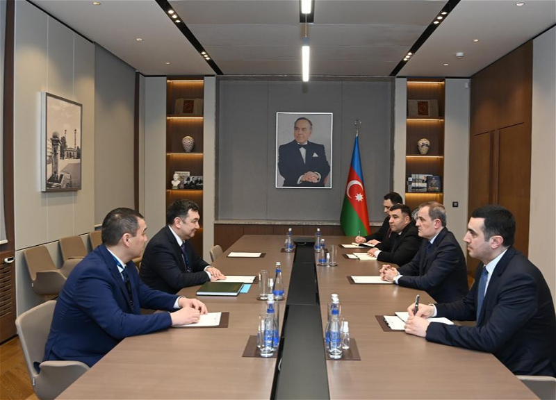 Глава МИД Азербайджана встретился с министром информации и социального развития Казахстана