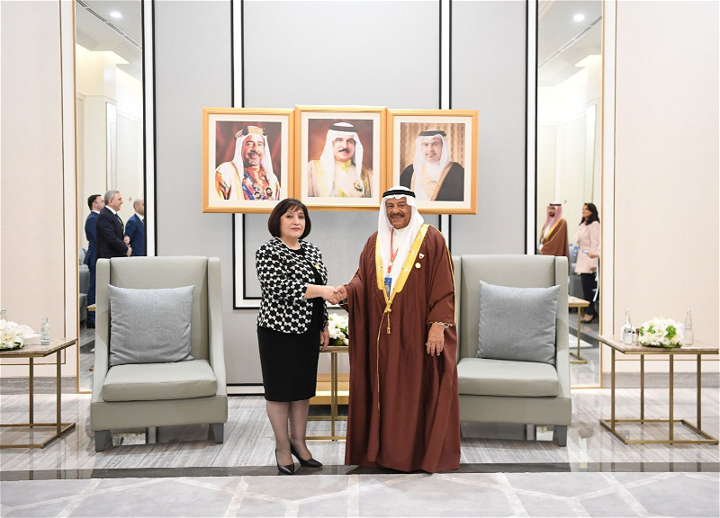 Сагиба Гафарова встретилась с главой Маджлис аль-Шура Бахрейна - ФОТО