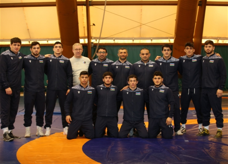 Азербайджанские борцы начинают выступление на чемпионате Европы