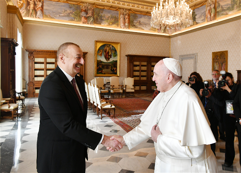 Президент Азербайджана поздравил Папу Римского