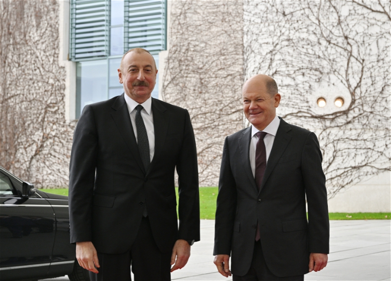 Ильхам Алиев и Олаф Шольц проводят встречу один на один